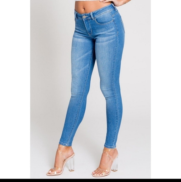 YMI Wanna Betta Shape Mid Rise Skinny Jeans New With Tags - Picture 4 of 6